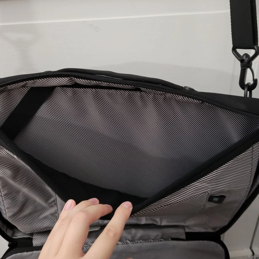 SWISSGEAR Hybrid 19” Backpack/Messenger - Black - Picture 6 of 15